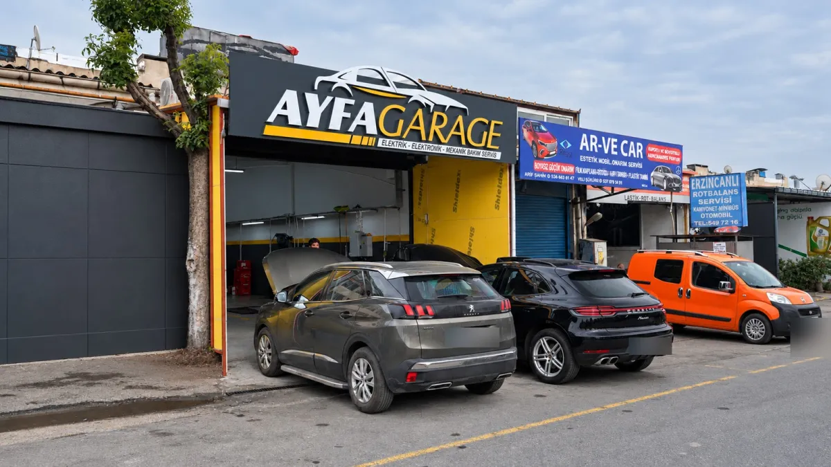 AYFA GARAGE cephesi, sanayi sitesi caddesinden